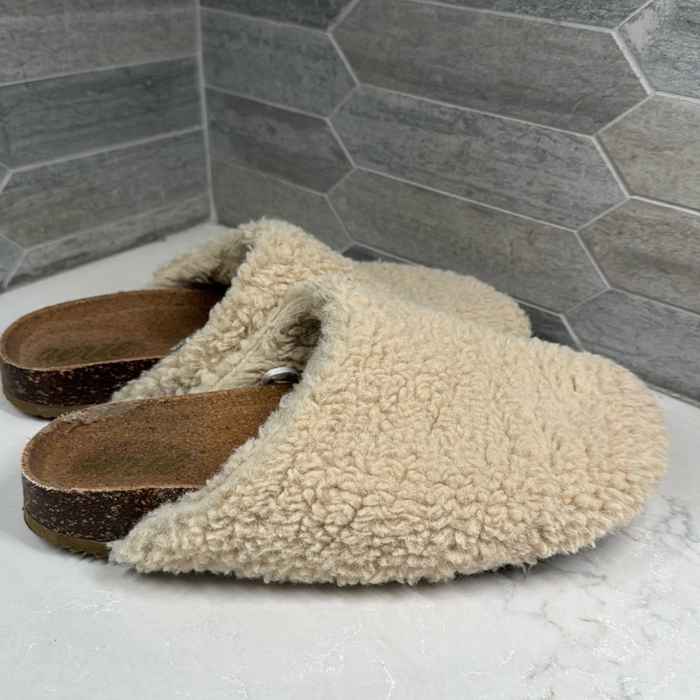 American Eagle sherpa clogs slip on aerie